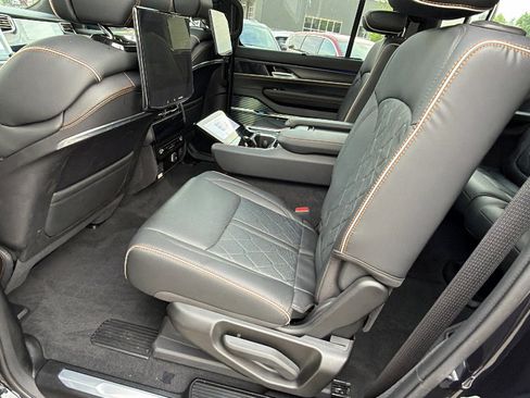 Used 2025 Jeep Grand Wagoneer Series III w/ Rear Seat Video Group 1 AWD/4WD image 25