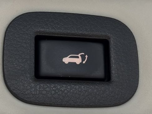 Used 2016 Nissan Rogue SL AWD/4WD image 9
