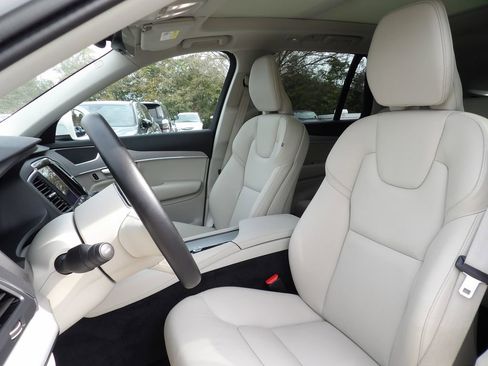 Certified 2023 Volvo XC90 B5 Core w/ Protection Package Premier image 14