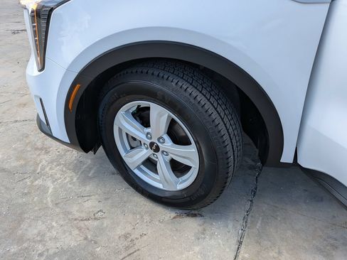 Certified 2025 Kia Sorento LX FWD image 35