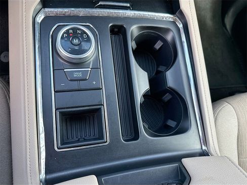 Used 2022 Ford Expedition XLT image 18