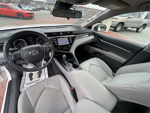 Used 2019 Toyota Camry L image 18