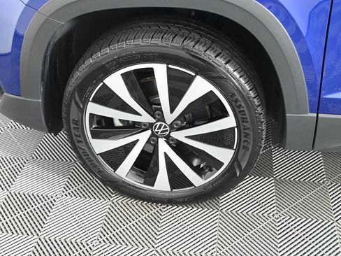 Certified 2023 Volkswagen Taos SE FWD image 28