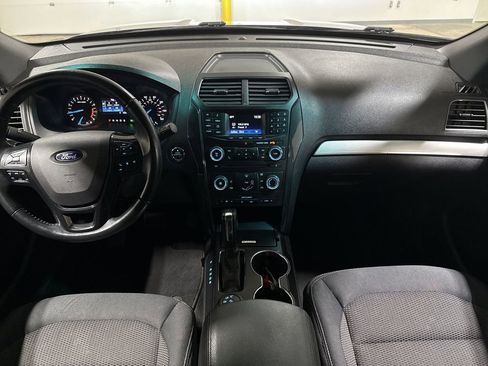 Used 2017 Ford Explorer XLT AWD/4WD image 10