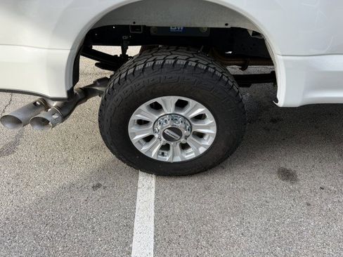 Used 2022 Ford F250 XLT w/ FX4 Off-Road Package image 12