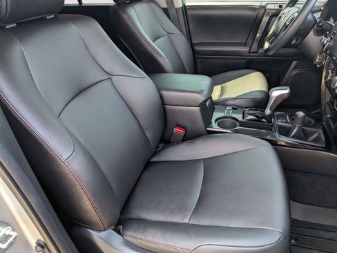 Used 2021 Toyota 4Runner TRD Off-Road Premium w/ Moonroof Package AWD/4WD image 39