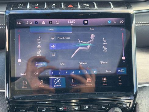 Used 2024 Jeep Grand Cherokee L Limited w/ Luxury Tech Group II image 21