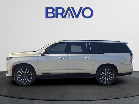 Used 2024 Cadillac Escalade ESV Sport RWD image 2