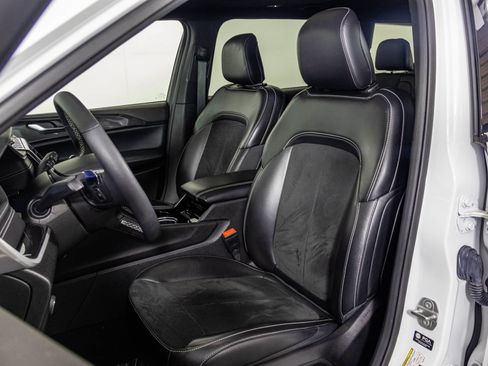 Used 2023 Jeep Grand Cherokee L Laredo image 24