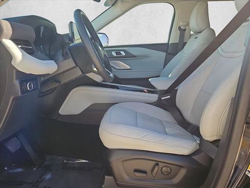 Used 2025 Ford Explorer Platinum w/ LUX Leather Package image 17