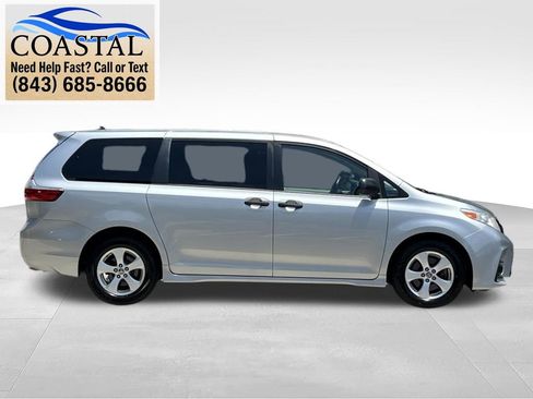 Used 2020 Toyota Sienna L FWD image 5