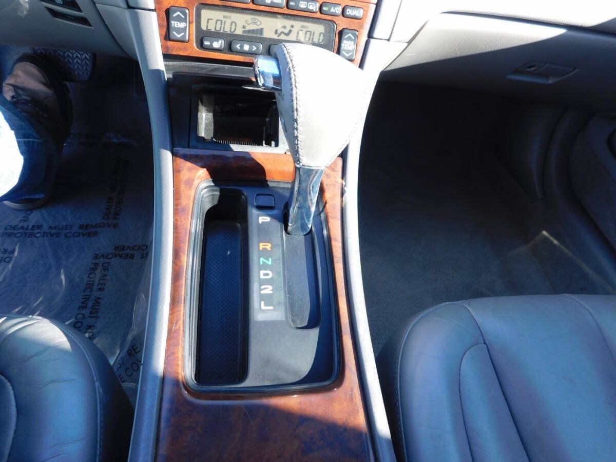 Used 2003 Toyota Avalon XLS FWD image 13
