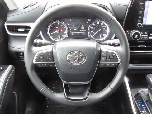 Certified 2022 Toyota Highlander XLE image 26