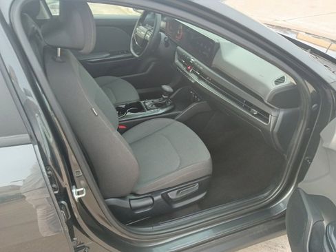 Used 2025 Kia K4 LXS image 8