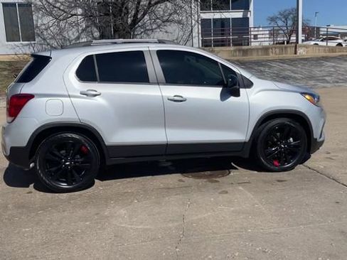 Used 2022 Chevrolet Trax LT w/ Redline Edition image 9