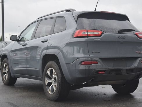 Used 2015 Jeep Cherokee Trailhawk w/ Comfort/Convenience Group AWD/4WD image 3