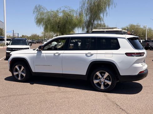 Used 2021 Jeep Grand Cherokee L Limited w/ Luxury Tech Group II AWD/4WD image 3