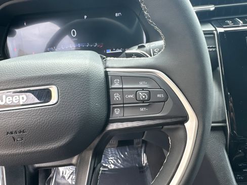 Used 2025 Jeep Grand Cherokee Altitude AWD/4WD image 26