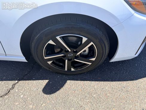Used 2024 Nissan Sentra SV FWD image 11