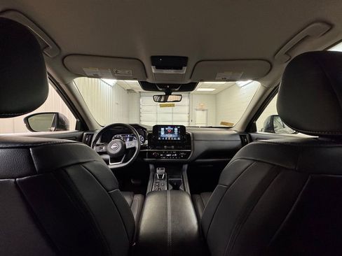Used 2025 Nissan Pathfinder SL image 18