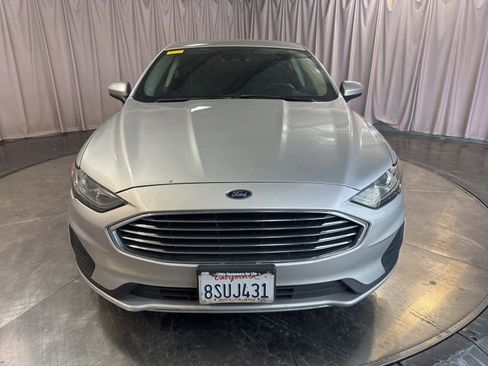 Used 2019 Ford Fusion SE image 2