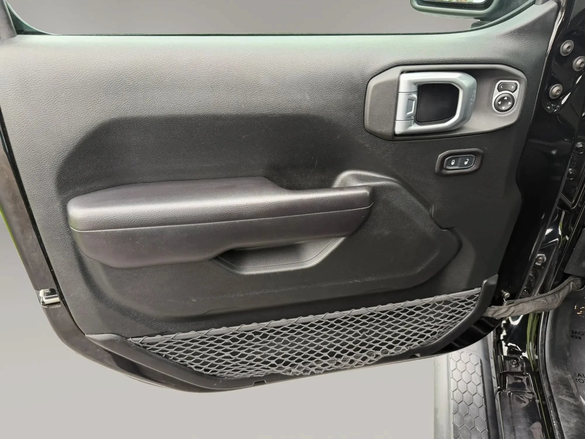 Used 2020 Jeep Wrangler Sport AWD/4WD image 12
