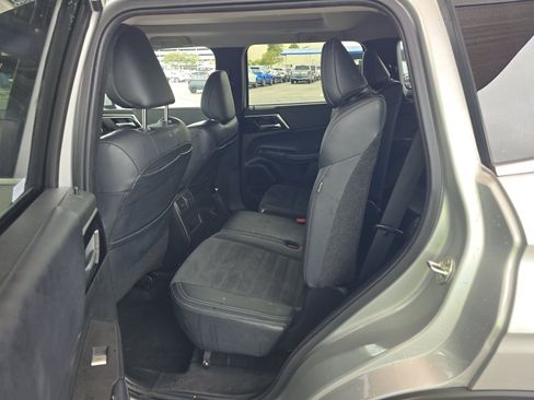 Used 2024 Mitsubishi Outlander SE Black Edition image 11