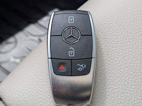 Used 2021 Mercedes-Benz GLB 250 image 32