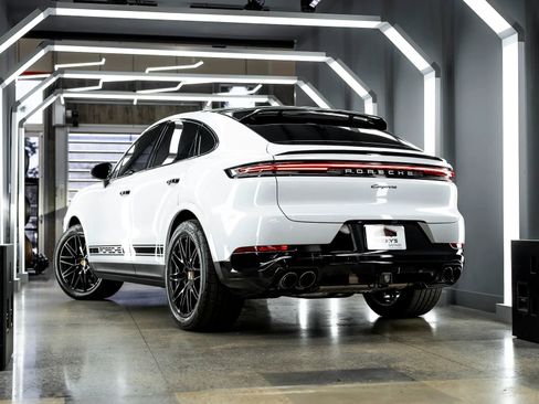 Used 2024 Porsche Cayenne Coupe image 61
