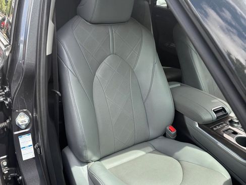 Used 2021 Toyota Highlander Platinum AWD/4WD image 19