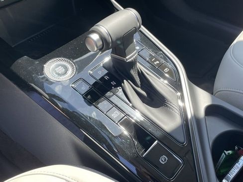 New 2025 Kia Niro EX image 17