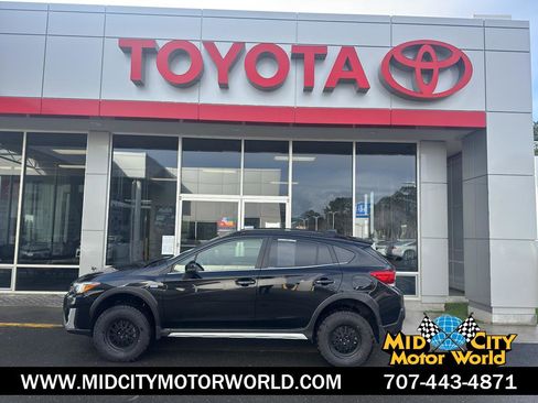 Used 2019 Subaru Crosstrek Hybrid w/ Moonroof Package w/Navigation image 1
