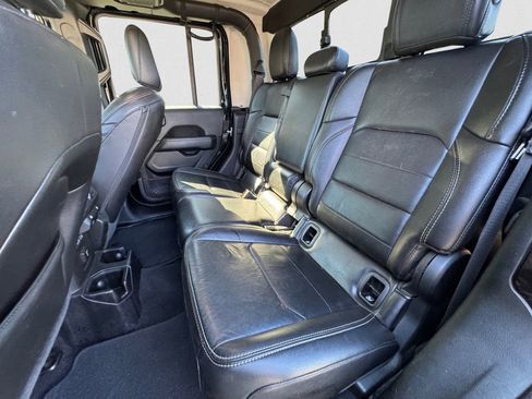 Used 2020 Jeep Gladiator Overland image 12