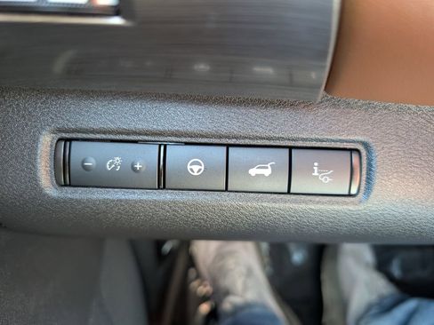 Used 2023 Nissan Pathfinder Platinum image 25