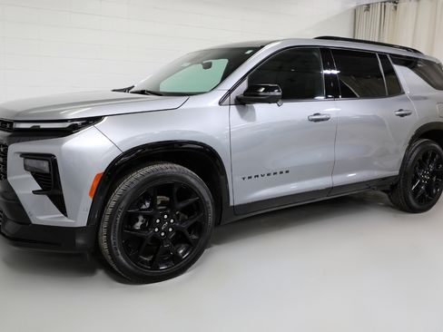 Used 2024 Chevrolet Traverse RS image 15