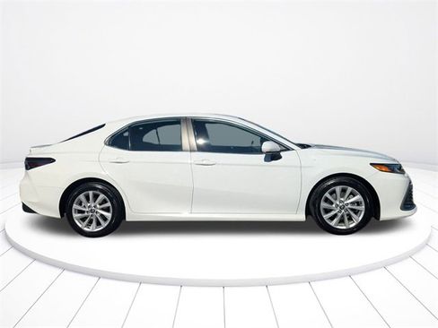 Used 2023 Toyota Camry LE image 2
