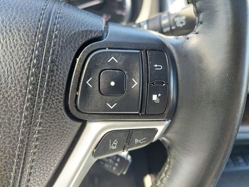 Certified 2019 Toyota Highlander XLE w/ Preferred Accessory Package image 34