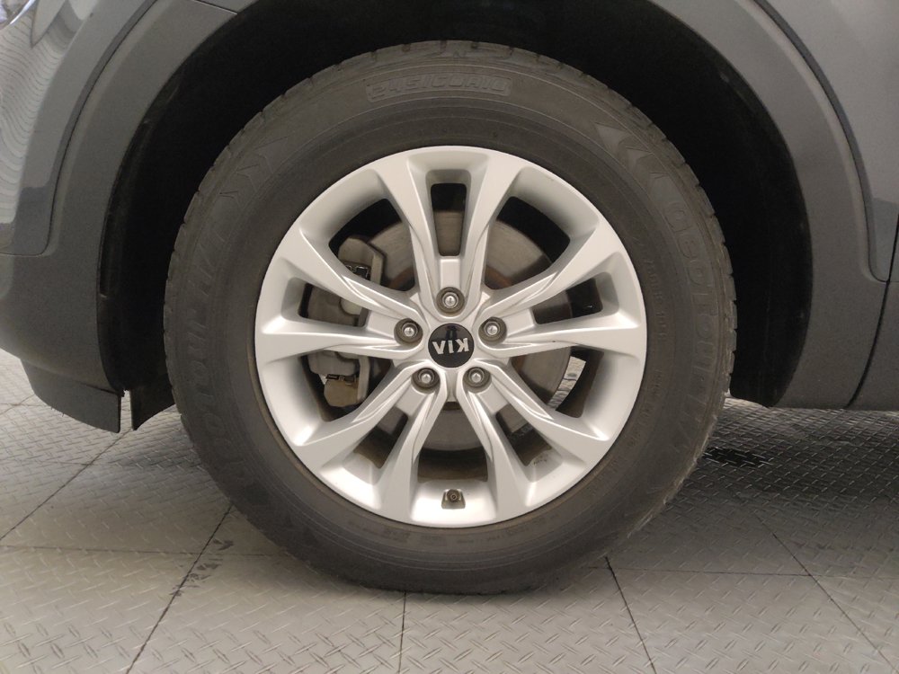 Used 2020 Kia Telluride LX FWD image 31