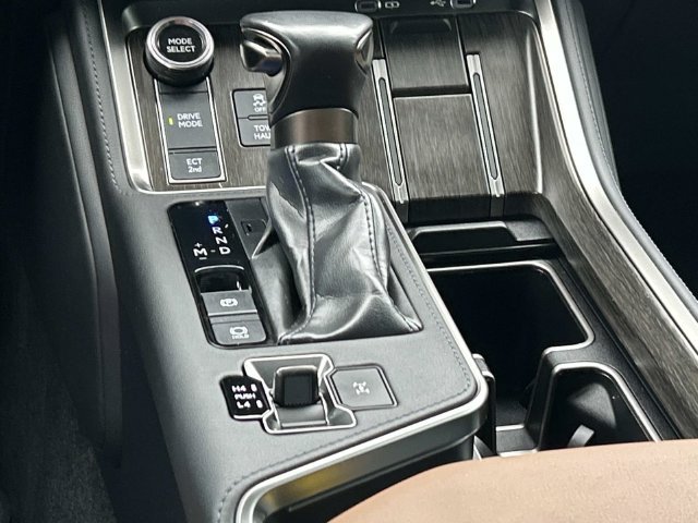 Used 2024 Lexus GX 550 w/ Accessory Package (Z1) AWD/4WD image 28