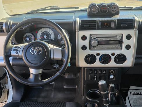 Used 2010 Toyota FJ Cruiser 4WD image 12
