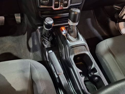 Certified 2019 Jeep Wrangler Unlimited Sahara AWD/4WD image 11