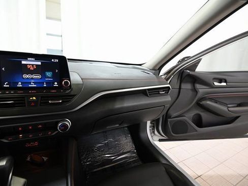 Used 2022 Nissan Altima 2.5 SR image 26