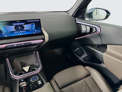 Used 2025 BMW X3 xDrive30i w/ Premium Package image 22