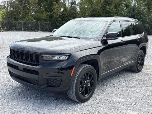 Used 2025 Jeep Grand Cherokee L Laredo RWD image 9
