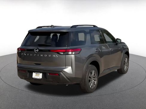 Used 2025 Nissan Pathfinder SV image 14