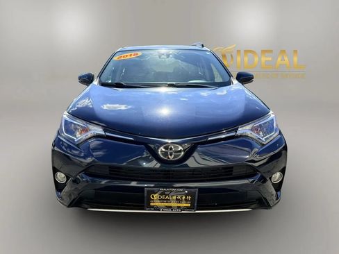 Used 2018 Toyota RAV4 XLE AWD/4WD image 2
