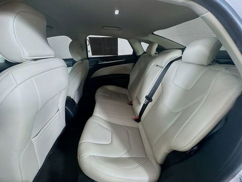 Used 2018 Ford Fusion Titanium image 28