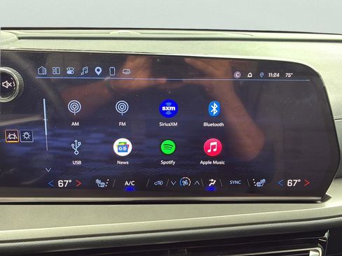 Used 2025 Chevrolet Traverse LT FWD image 37