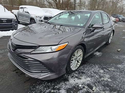 Used 2018 Toyota Camry XLE w/ Audio Package image 3