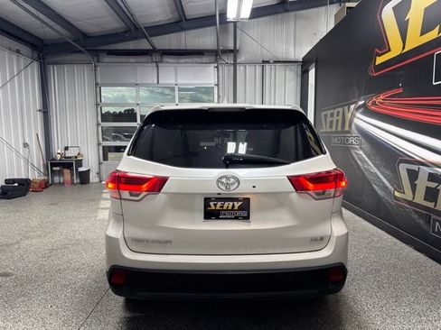 Used 2019 Toyota Highlander XLE FWD image 16